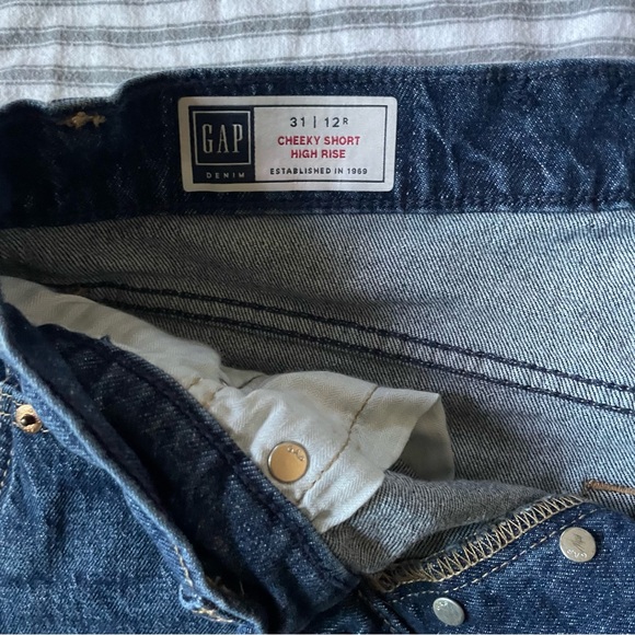 Women’s Gap Denim Cheeky Shorts - Picture 6 of 6